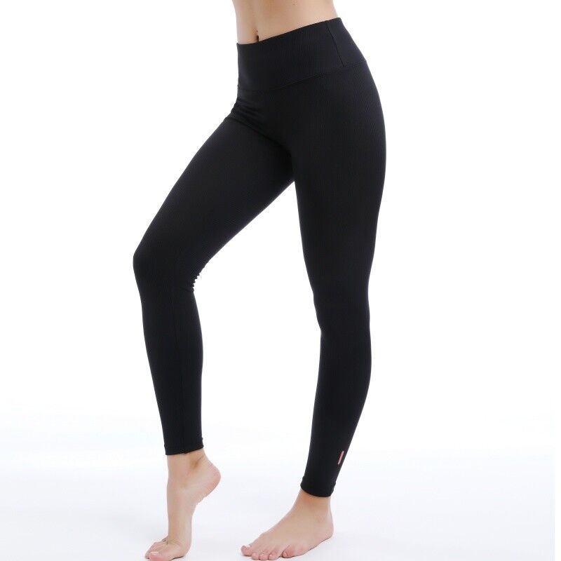 qualité Des bas de yoga écologiques, des matériaux recyclés, résistants aux odeurs, parfaits pour le yoga chaud. usine