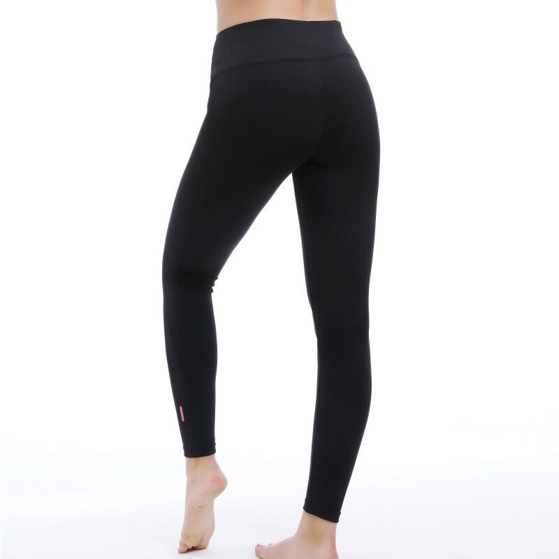 qualité Des bas de yoga écologiques, des matériaux recyclés, résistants aux odeurs, parfaits pour le yoga chaud. usine