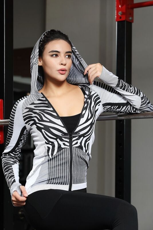 quality Moisture Wicking Long Sleeve Tops Thumbholes Jacquard Womens Athletic Tops factory